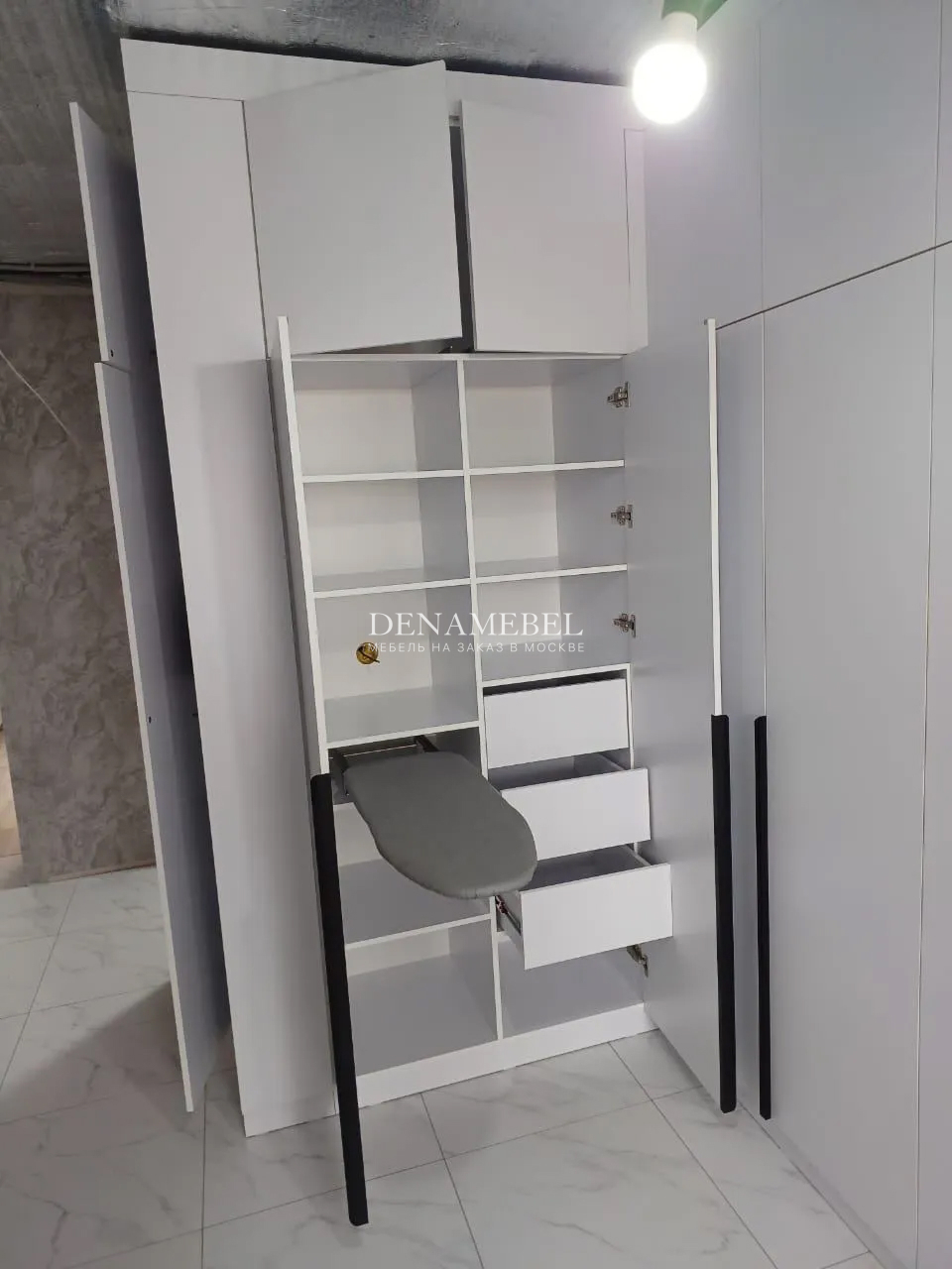 Шкаф в гостиную Строгий Регвиэль